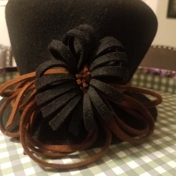 Designer hat - Picture 2 of 2